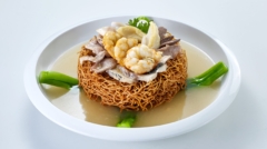 Fried Crispy Noodle with Mixed Seafood & Meat